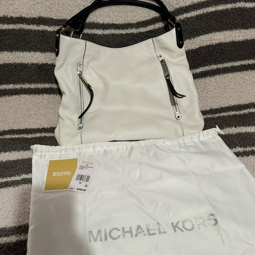 Lightly Used Michael Kors “EVIE” Large Leather shoulder Bag in Optic White/Black